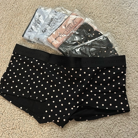 VICTORIA’S SECRET LOT OF BOYSHORT PANTIES NEW IN PACKAGE WITH TAGS - Picture 1 of 2